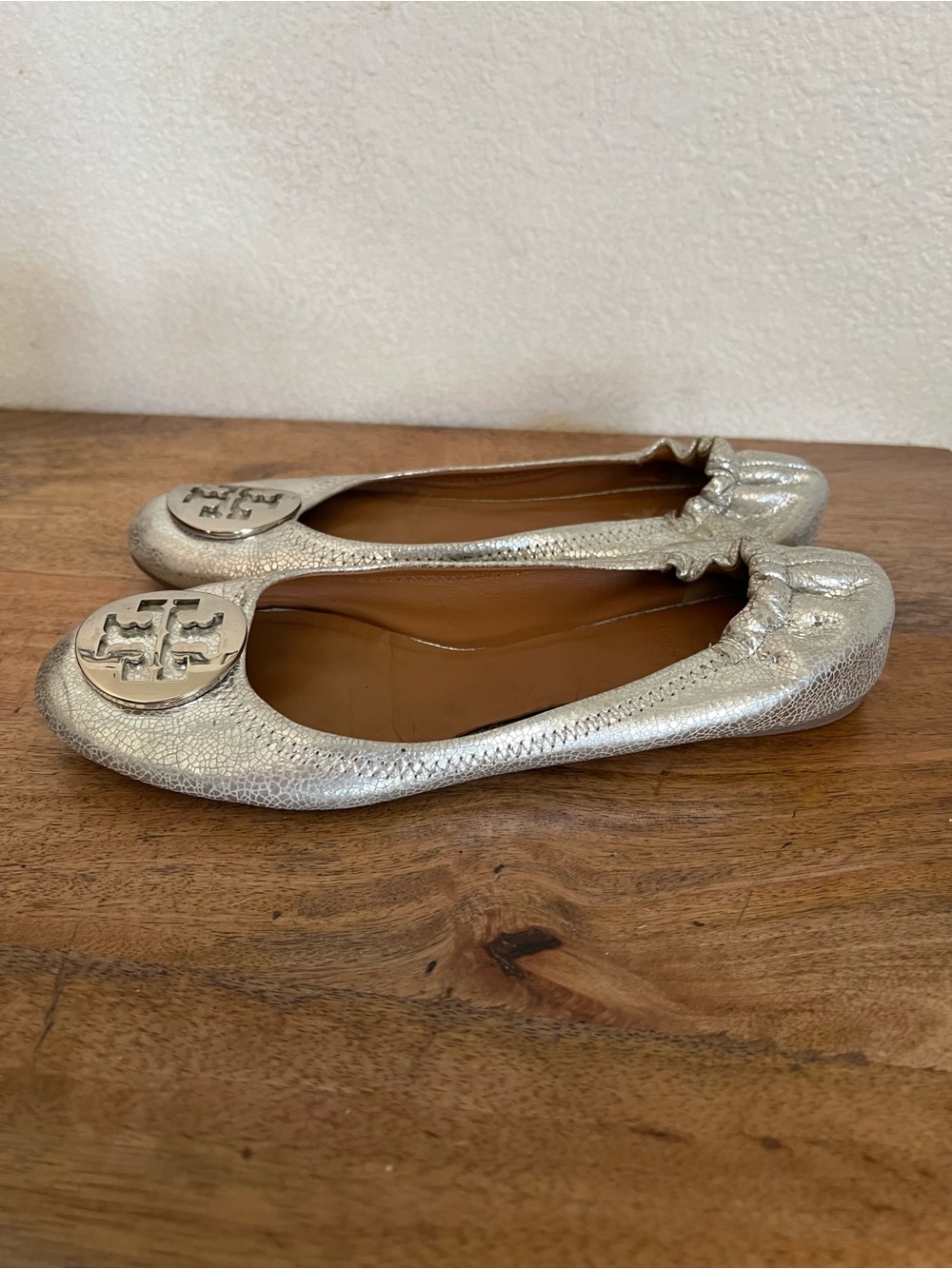 Tory Burch Reva Silver Leather Flats Size 8M - Picture 5 of 13